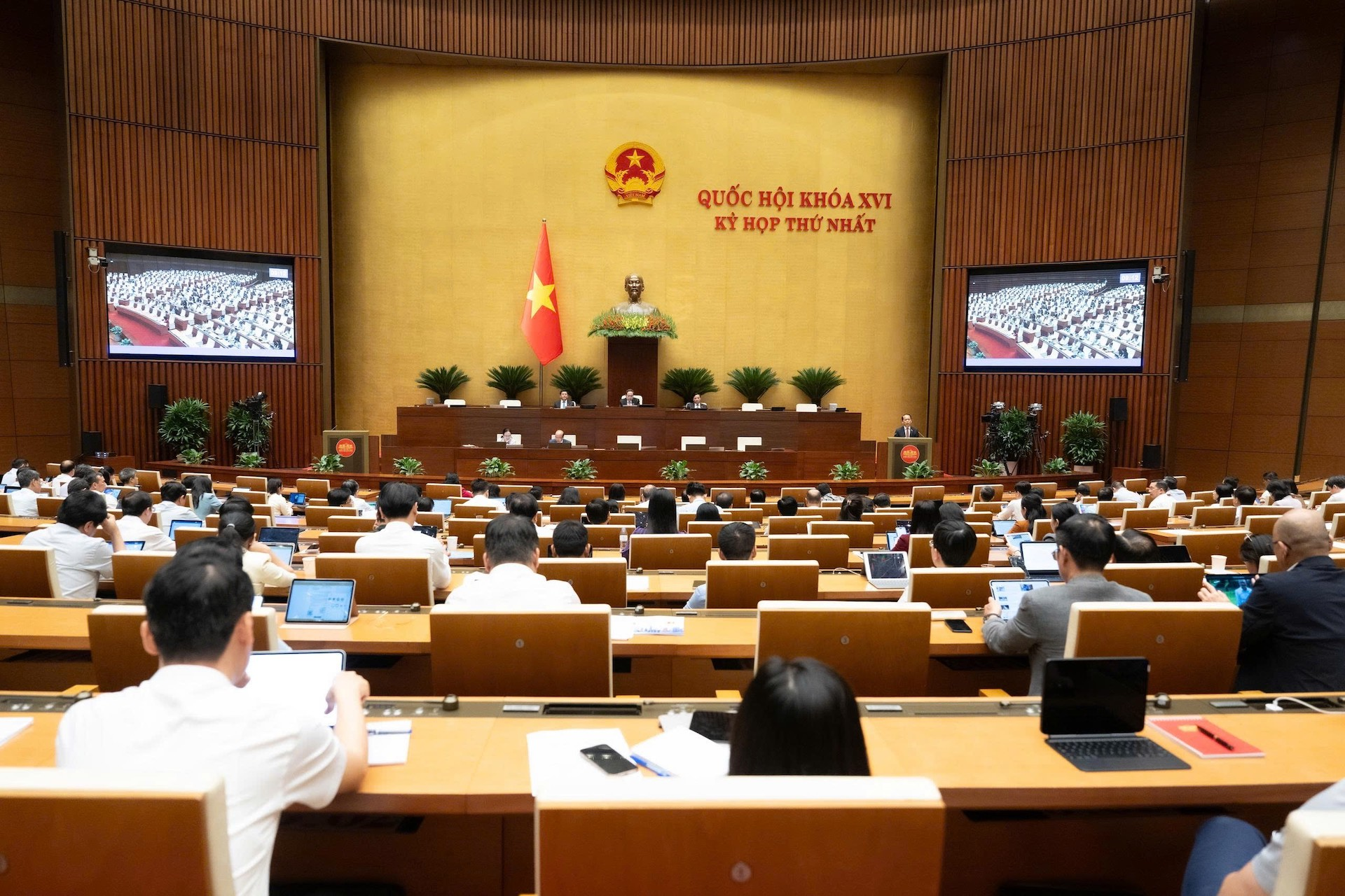 Thông cáo báo chí số 12 Kỳ họp thứ nhất, Quốc hội khóa XVI